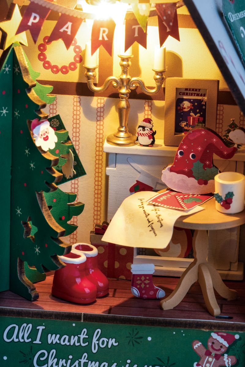DIY House - Twinkling Christmas House