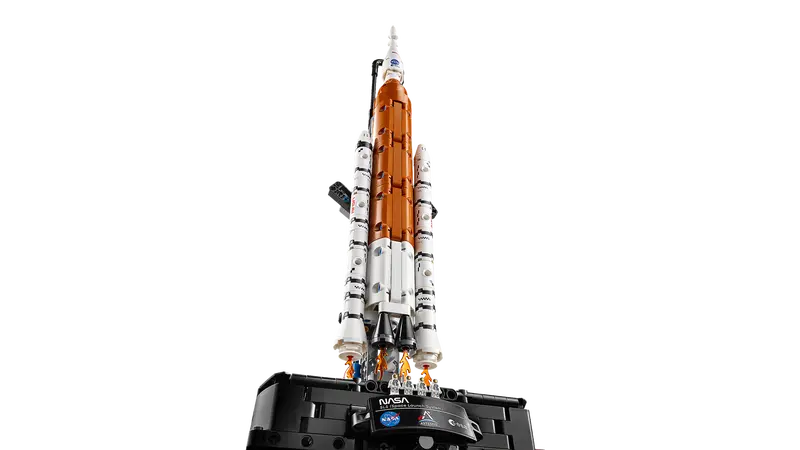 NASA Artemis Space Launch System Rocket - Technic