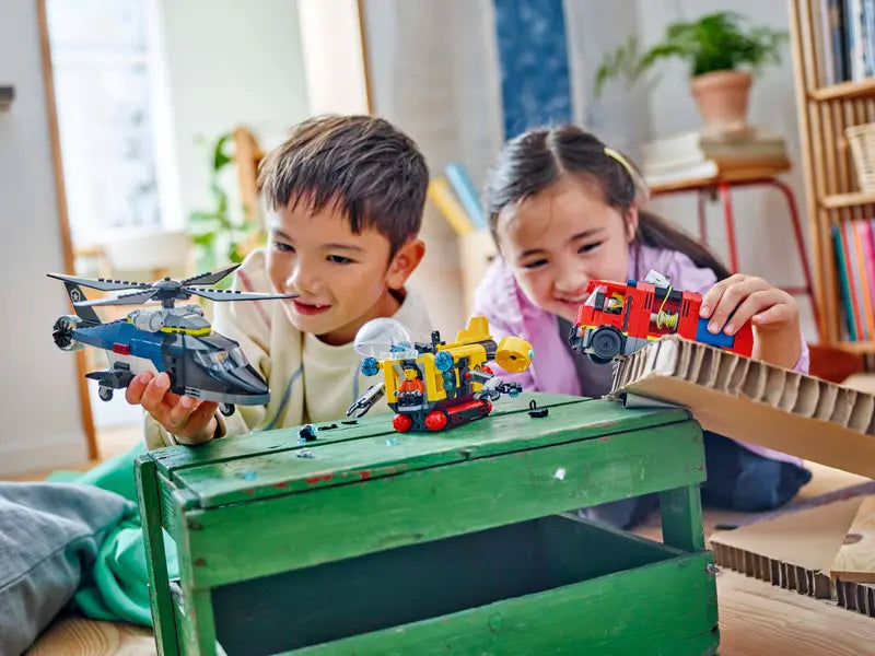 Ensemble hélicoptère, camion de pompiers et sous-marin - City