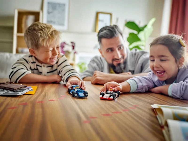 Les voitures de course de F1 Williams Racing et Haas F1 - City