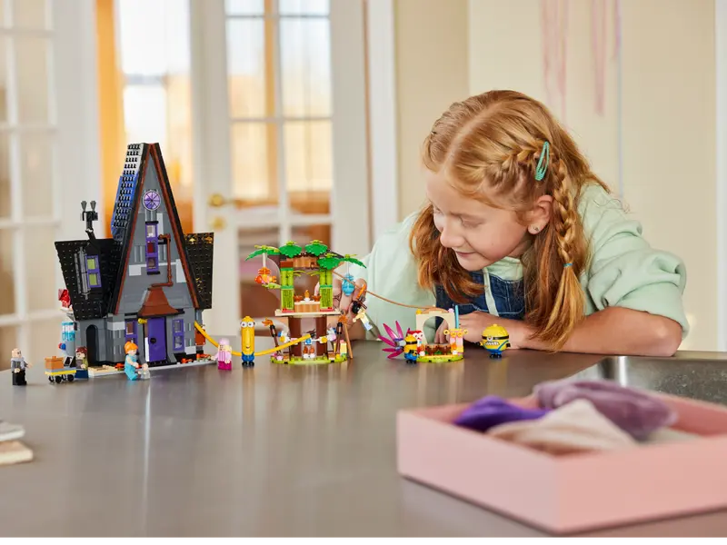 Minions and Gru's Family Mansion - Minions
