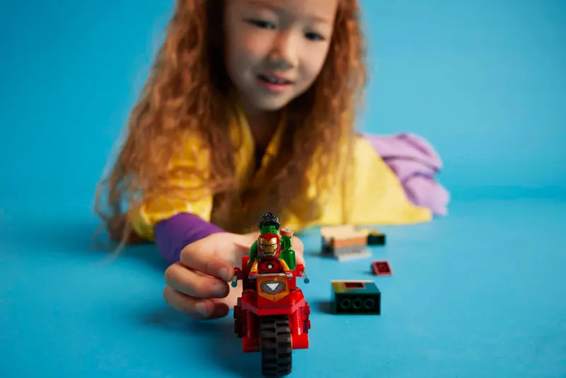 Iron Man avec une moto et Hulk - Marvel