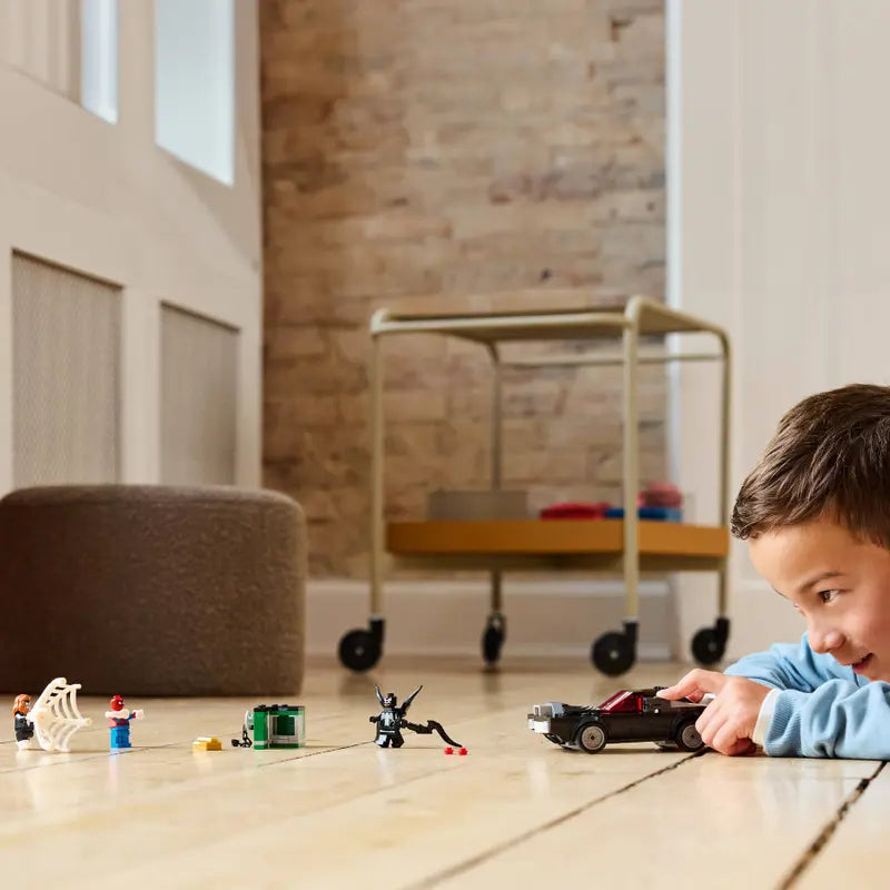 Spider-Man contre la puissante voiture de Venom - Marvel