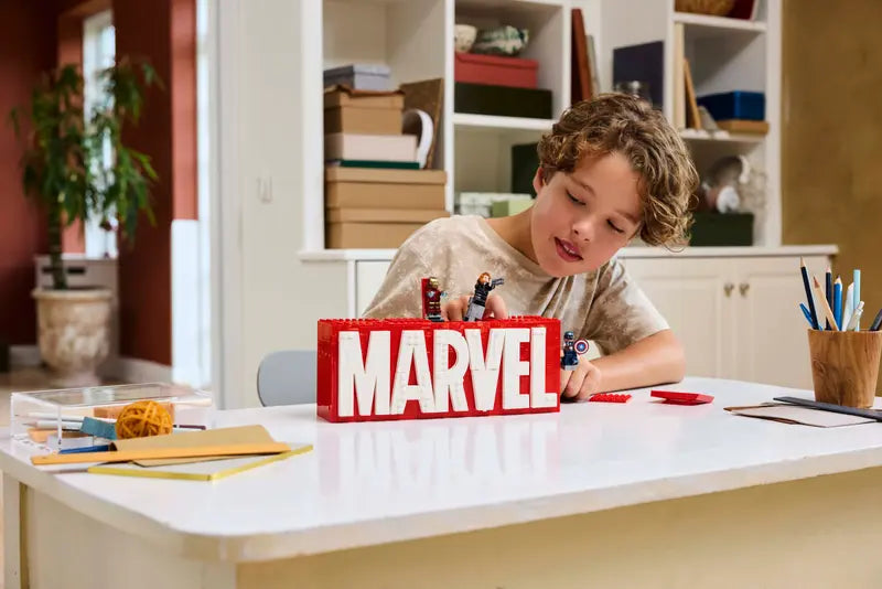 Logo Marvel and Figurines - Marvel