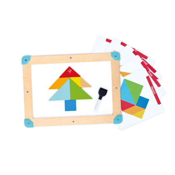 Labyrinthe spatial et tableau tangram