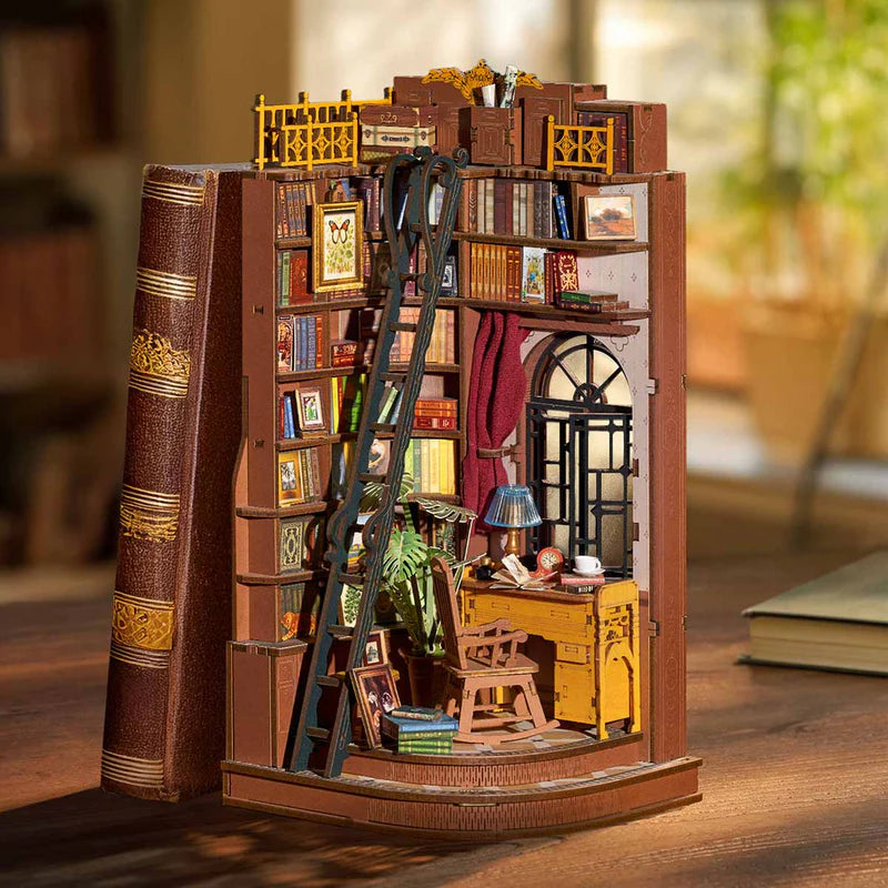 DIY Booknook - Silent Corner Study