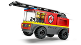Le camion de pompiers avec échelle - City