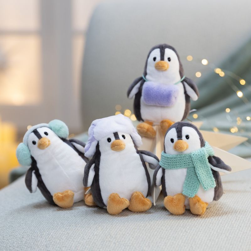 Pingouin en peluche assis