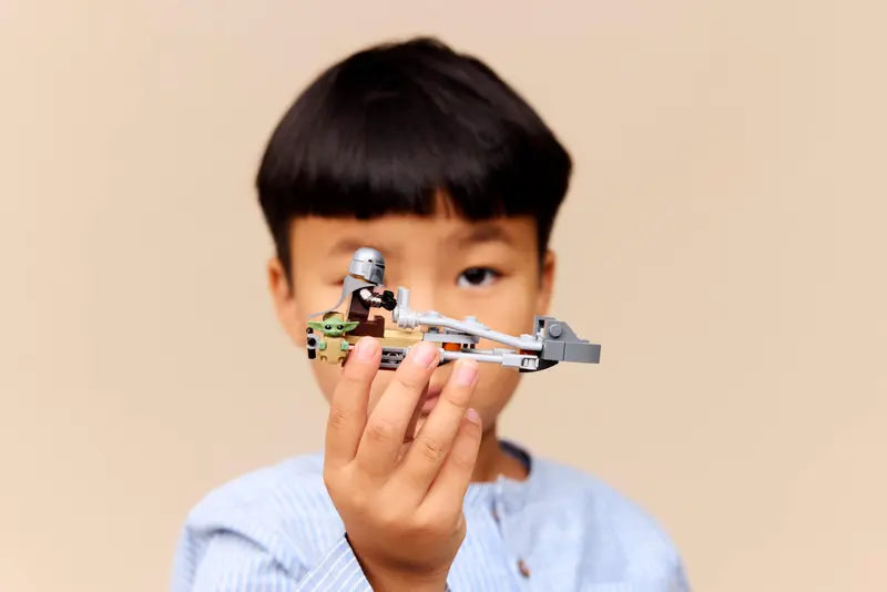 Le Mandalorien et la motojet de Grogu - Star Wars